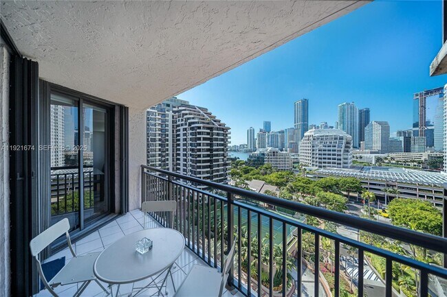 Building Photo - 540 Brickell Key Dr