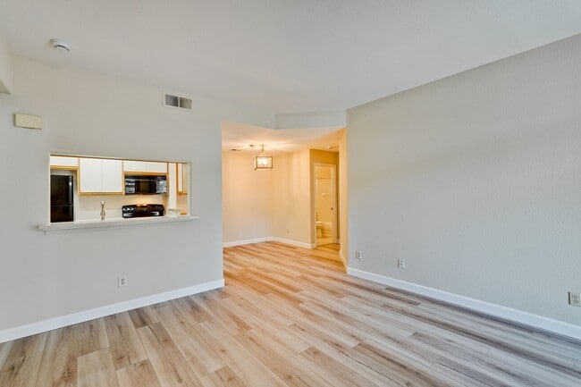 Building Photo - 2/2 Downstairs Unit in Desirable Park Alma...