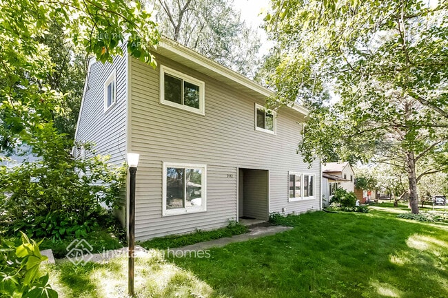 Building Photo - 2442 Jansen Ave