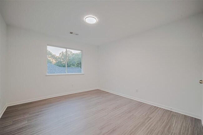 Building Photo - 2118 Westover Park Cir