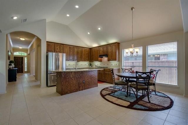 Building Photo - 914 White River Dr