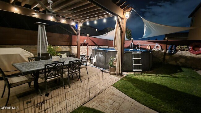 Building Photo - 3880 Loma Brisa Dr