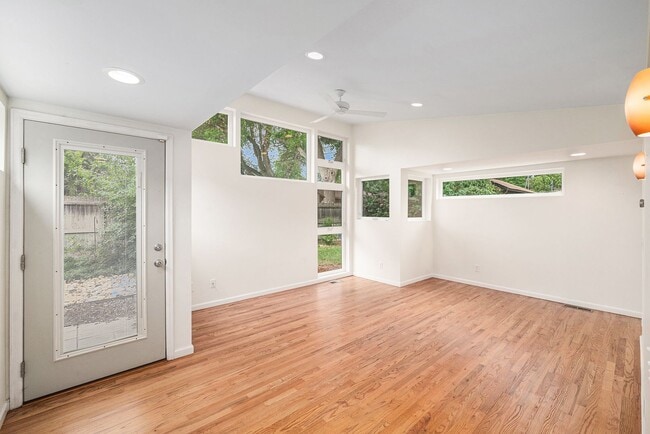 Building Photo - Beautifully renovated home in Montclair with architectural flair