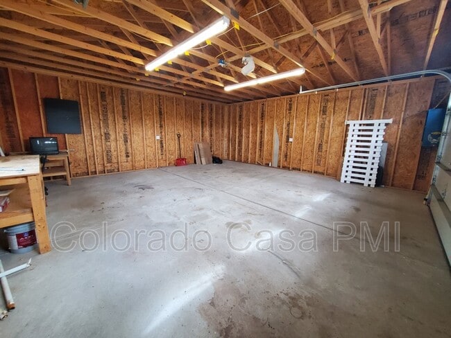 Building Photo - 2123 Robin Dr