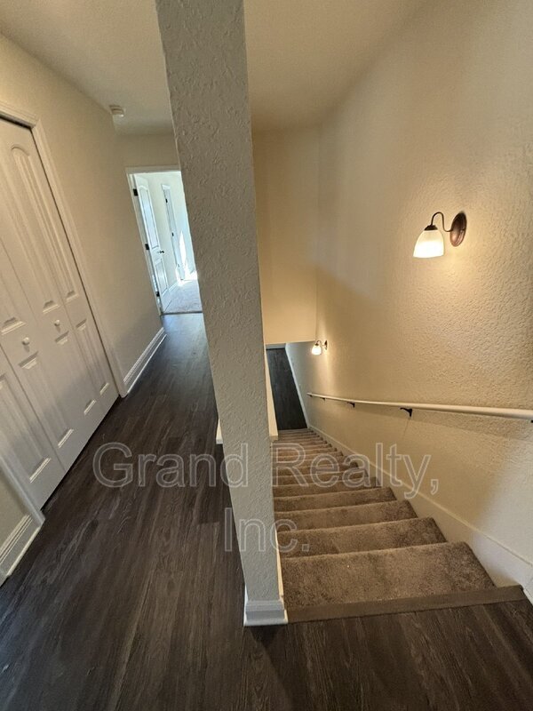 Building Photo - 4415 Village Oak Ln