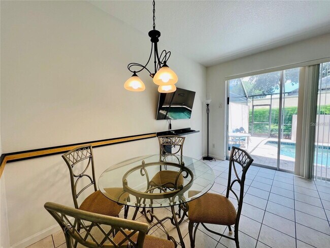 Building Photo - 2413 Silver Palm Dr