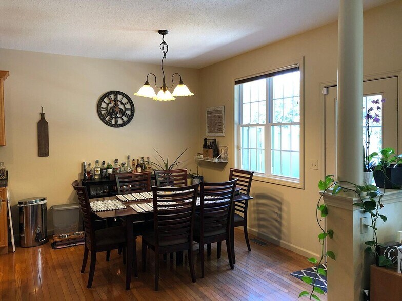 Building Photo - 18 Cobblestone Court