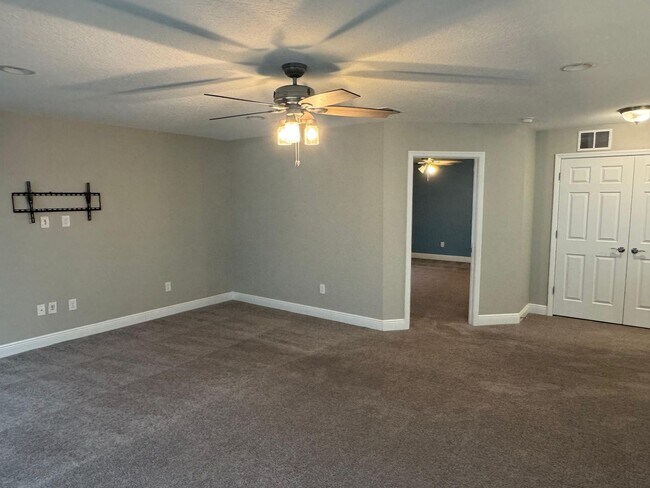 Building Photo - Spacious 5-Bedroom Riverview Home