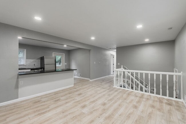 Building Photo - Spacious 4-Bed / 2-Bath Home – Grandview, MO