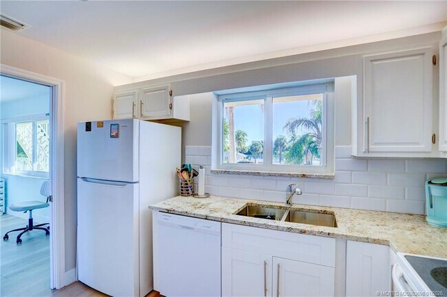 Building Photo - 2370 NE Ocean Blvd