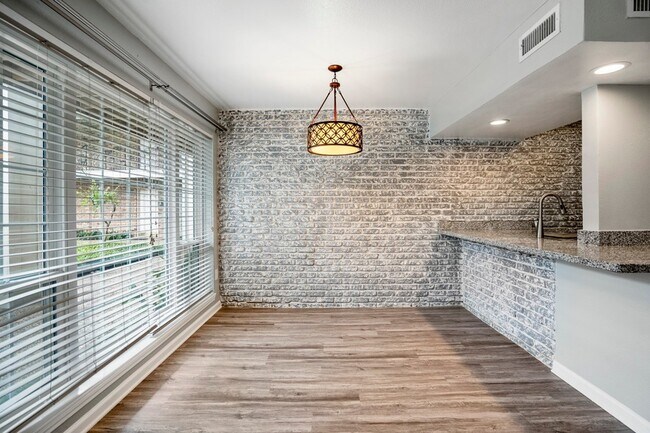 Building Photo - 5343 Richmond Ave.