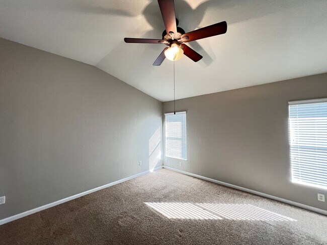 Building Photo - You’ve Found IT! Your Next Home! 4 Bedroom, 2 Bathroom in Ocala — $500 Off a Month’s Rent!!!