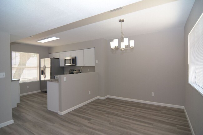 Building Photo - Remodeled 3 Bedroom 2.5 Bath House! West T...