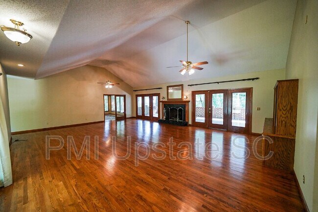 Building Photo - 165 Battleground Rd