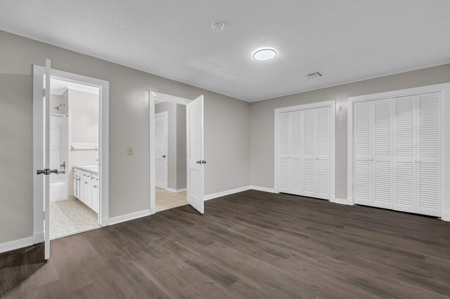 Building Photo - 706 Park Cir