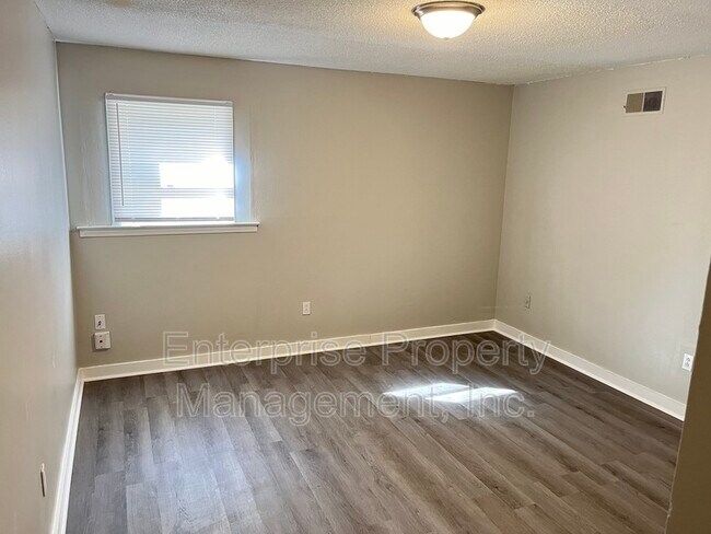 Building Photo - 1355 Garden Rd