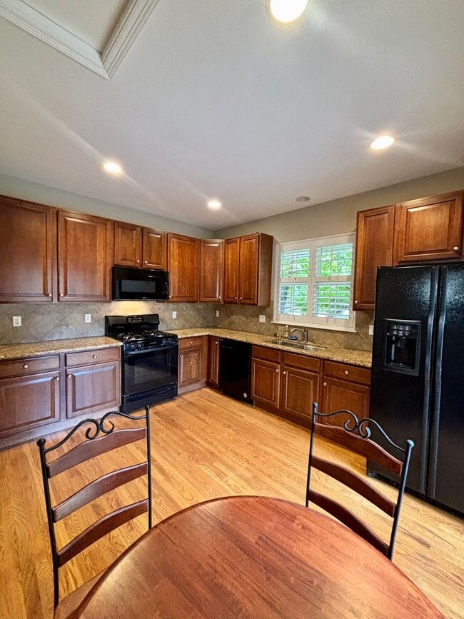 Building Photo - 8890 Tappy Toorie Cir