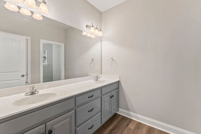 Building Photo - Spacious Townhome in Siegel School Zone – 2 Private Suites & Open Floor Plan!