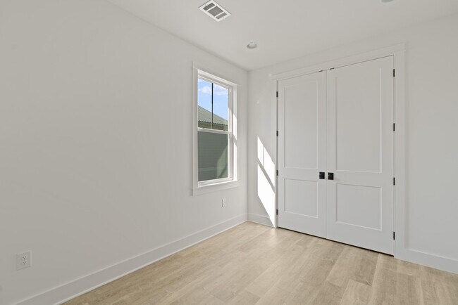 Building Photo - 94 Woodshire Dr