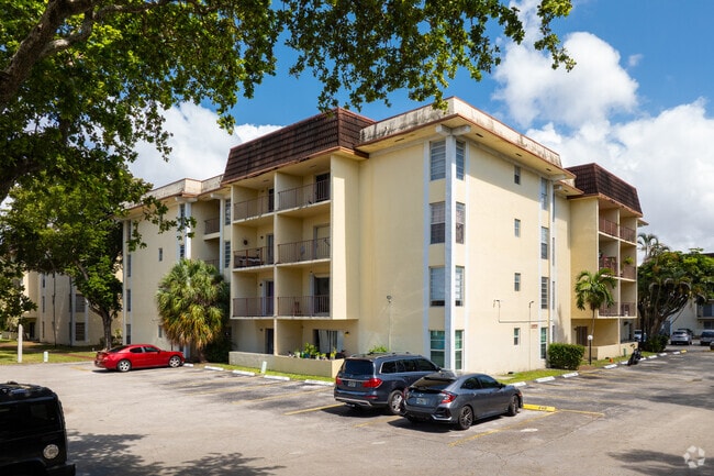 Primary Photo - Capri Gardens Condominiums