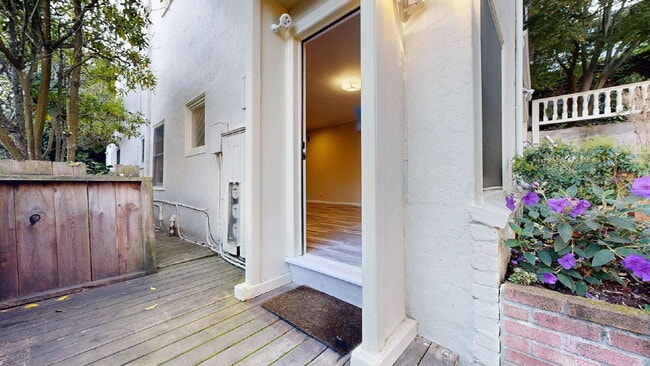 Building Photo - Beautifully Updated Flat with Gourmet Kitchen & Private Outdoor Retreat