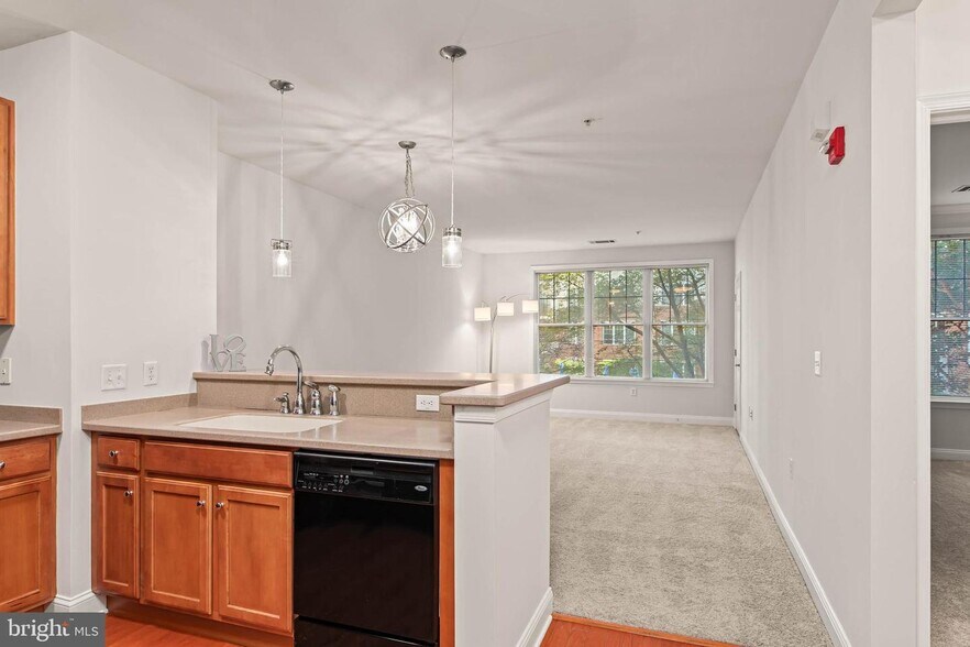 Building Photo - 200 W Elm St