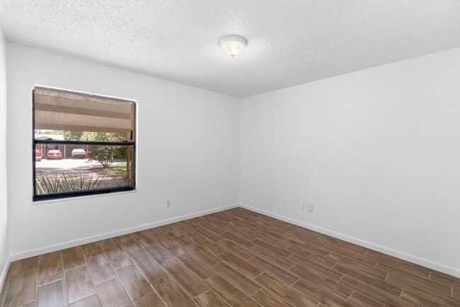 Building Photo - Beautiful Newly Renovated 2 Bedroom 2 Bath...