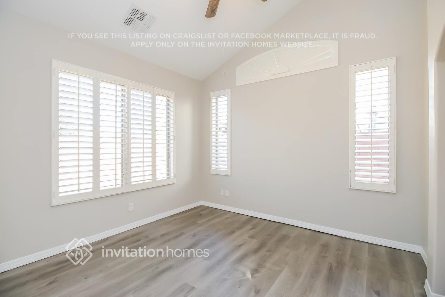 Building Photo - 9912 E Escondido Ave