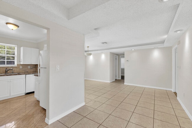 Building Photo - 261 NE 42nd St