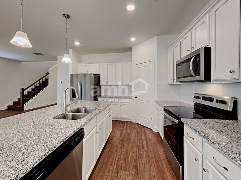 Building Photo - 502 Cash Cir