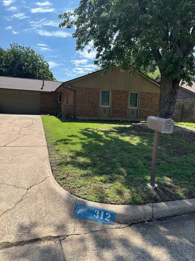 Building Photo - 312 S Avery Dr