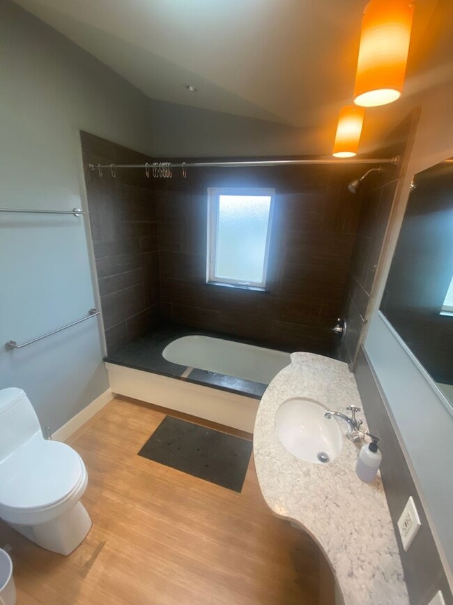 Building Photo - Charming 2-Bedroom Home in the Heart of Berkeley!