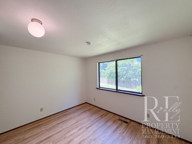 Building Photo - Spacious Poulsbo Home with Large Basement, Fenced Yard & Garden Space