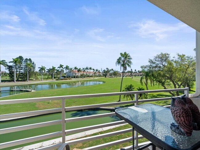 Building Photo - 5900 Bahia Del Mar Cir N