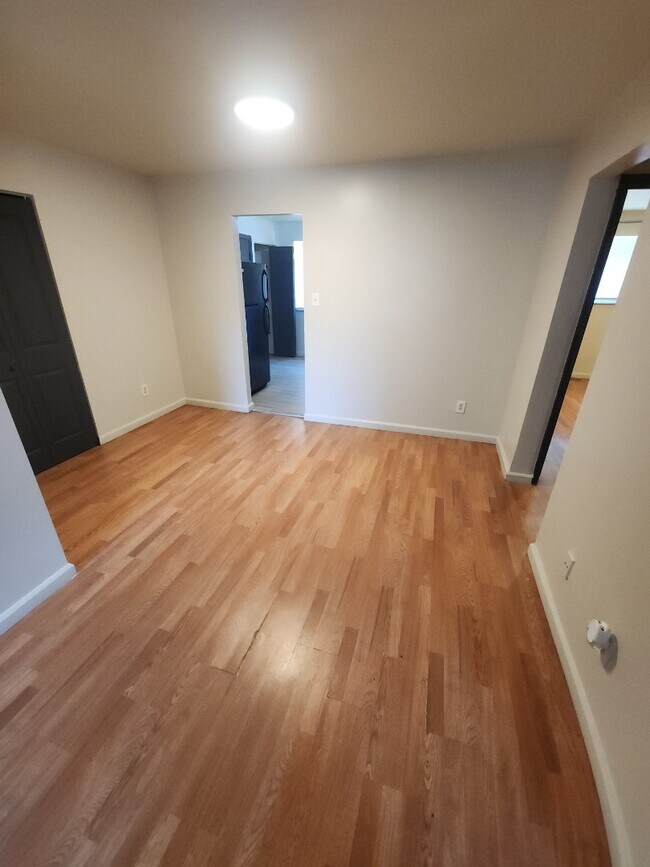 Building Photo - 1 Bedroom 1 Bath