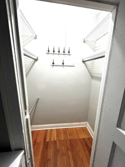Building Photo - 5428 S Drexel Ave