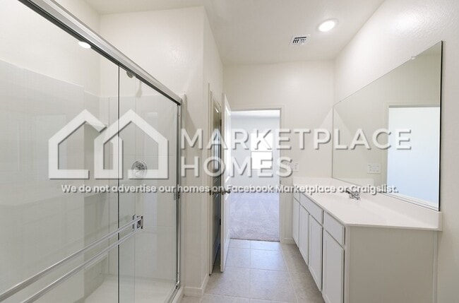 Building Photo - 4924 N 192nd Ln
