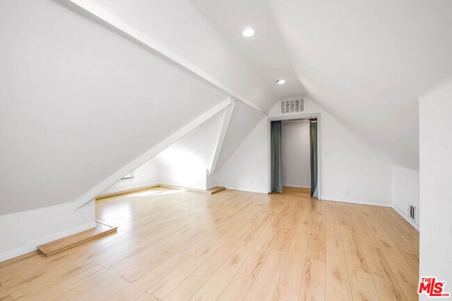 Building Photo - 6457 Surfside Way