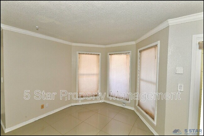 Building Photo - 529 Castlerock Ln