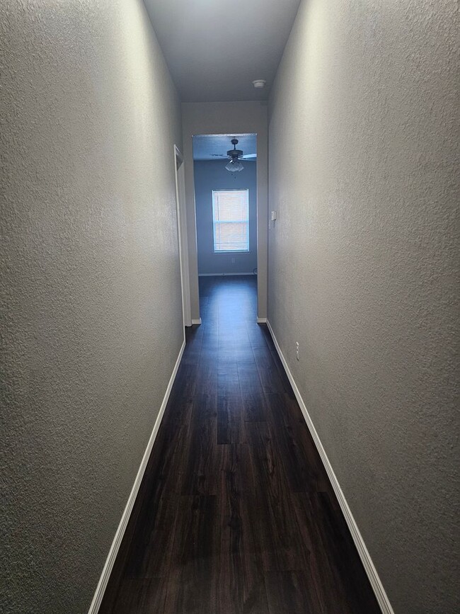 Building Photo - Beautiful New Townhomes in Alma!