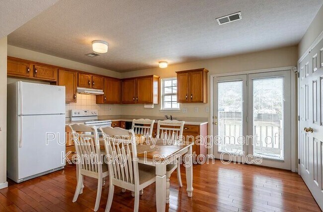 Building Photo - 804 Wabarto Way