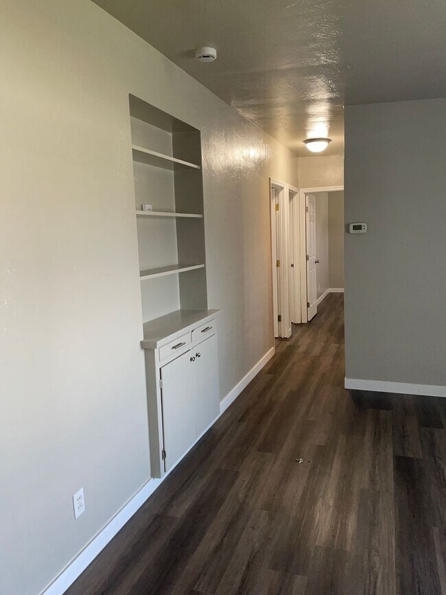 Building Photo - P0089 - 601-603 Woodstock