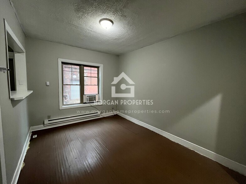 Building Photo - 300 S 12th St