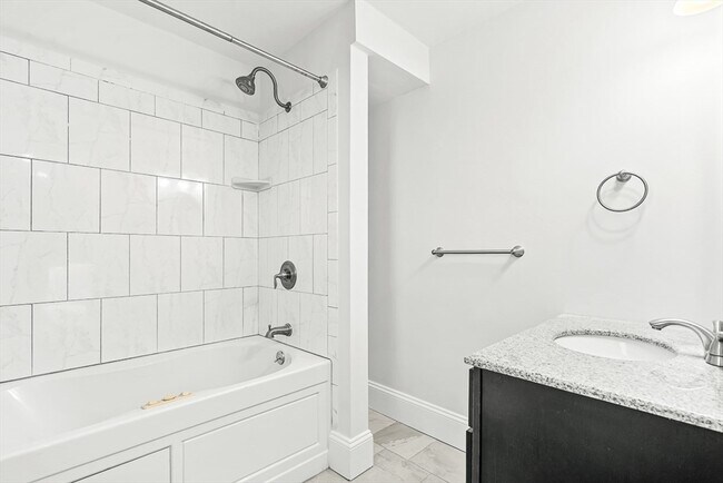 Building Photo - 11 Symonds St