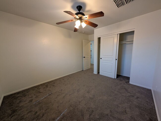 Building Photo - Community pool *Covered back patio with ex...