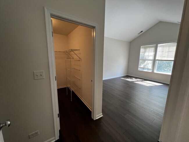 Building Photo - 385 Sundown Ct
