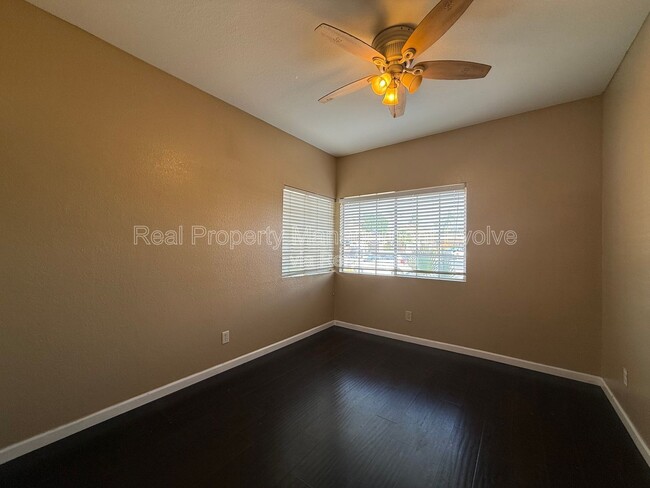 Building Photo - 11003 W Laurelwood Ln