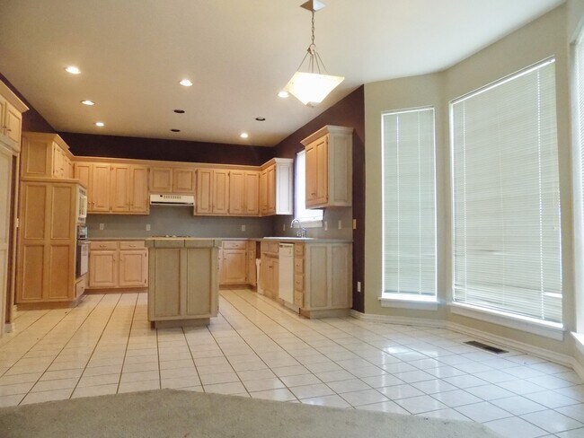 Building Photo - BREATHTAKING 3 Bed/2.5 Bath Home in Yukon!...