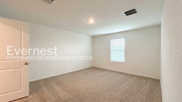 Building Photo - 16043 Mahogany Wy