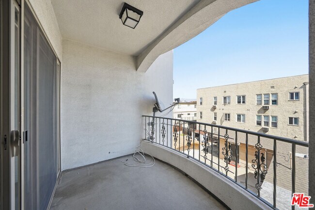 Building Photo - 4733 Elmwood Ave